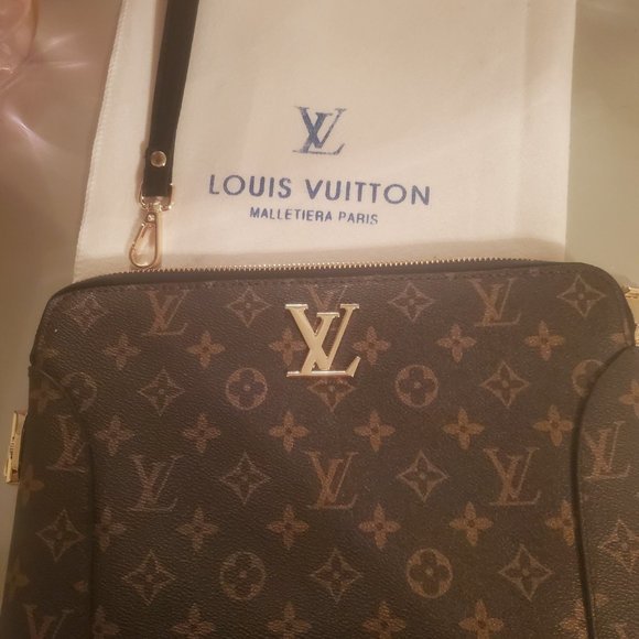 LOUIS VUTTON AUTHENTIC CLUTCH - Picture 7 of 12